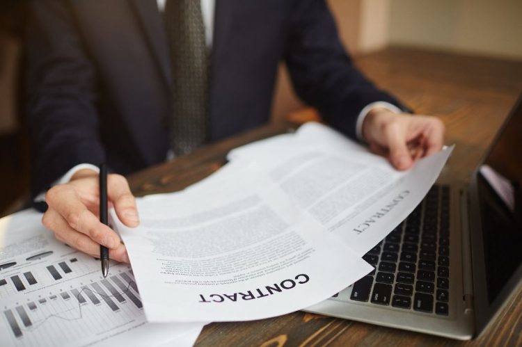 perbedaan PKWT dan PKWTT di kantor